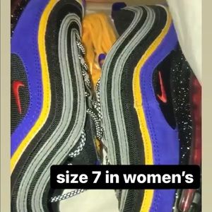 Nike shoes size 7 in women’s